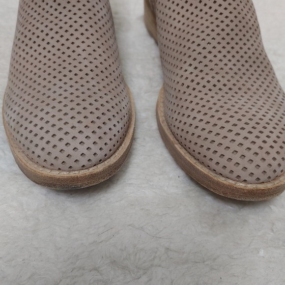 EILEEN Fisher Perforated Leather Ankle Boots 6 - Picture 3 of 15